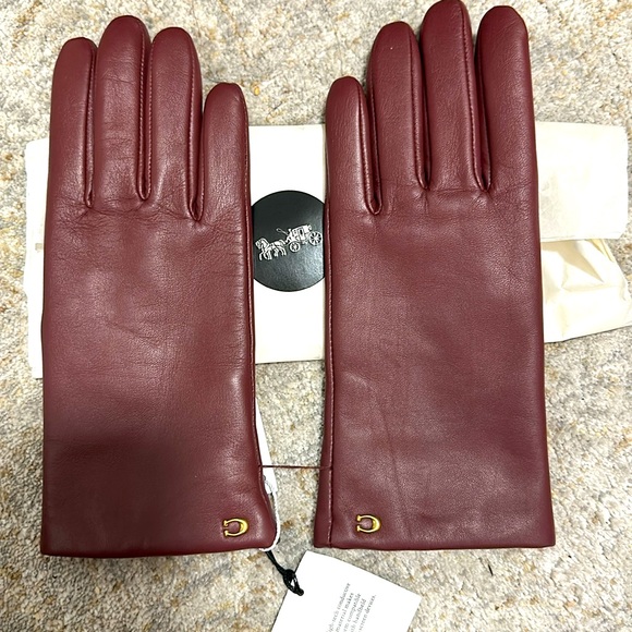 New Signature Coach Genuine Leather Tech Gloves in Wine colour with GiftBox - Picture 4 of 9